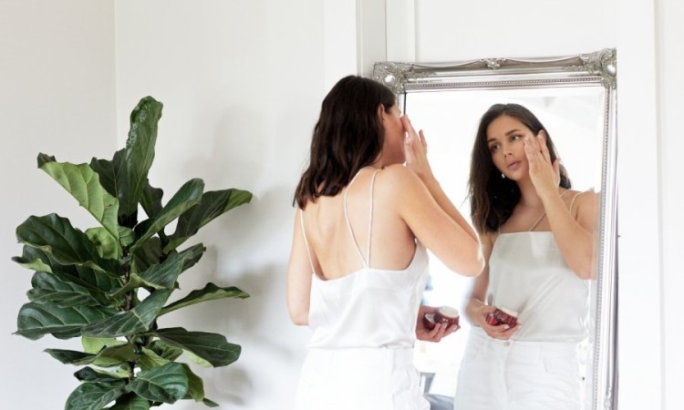 NGUYÊN NHÂN GÂY NÊN LÃO HÓA DA VÀ CÁCH CHĂM SÓC DA NGỪA LÃO HÓA